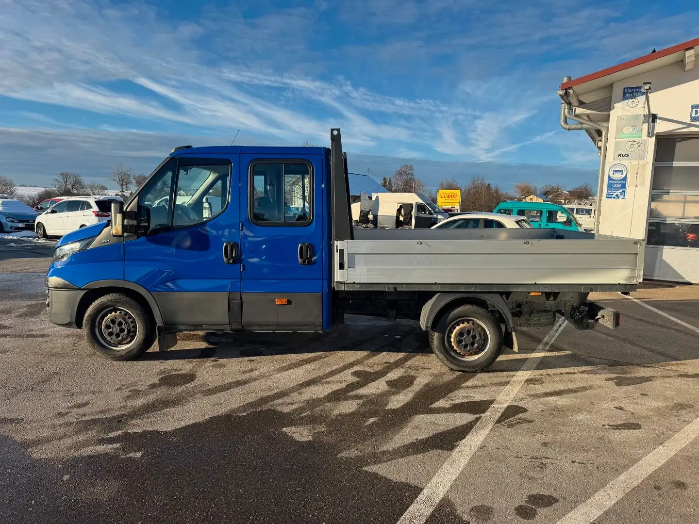 Iveco Daily Doppelkabine 7 Sitzer Blauw - 2