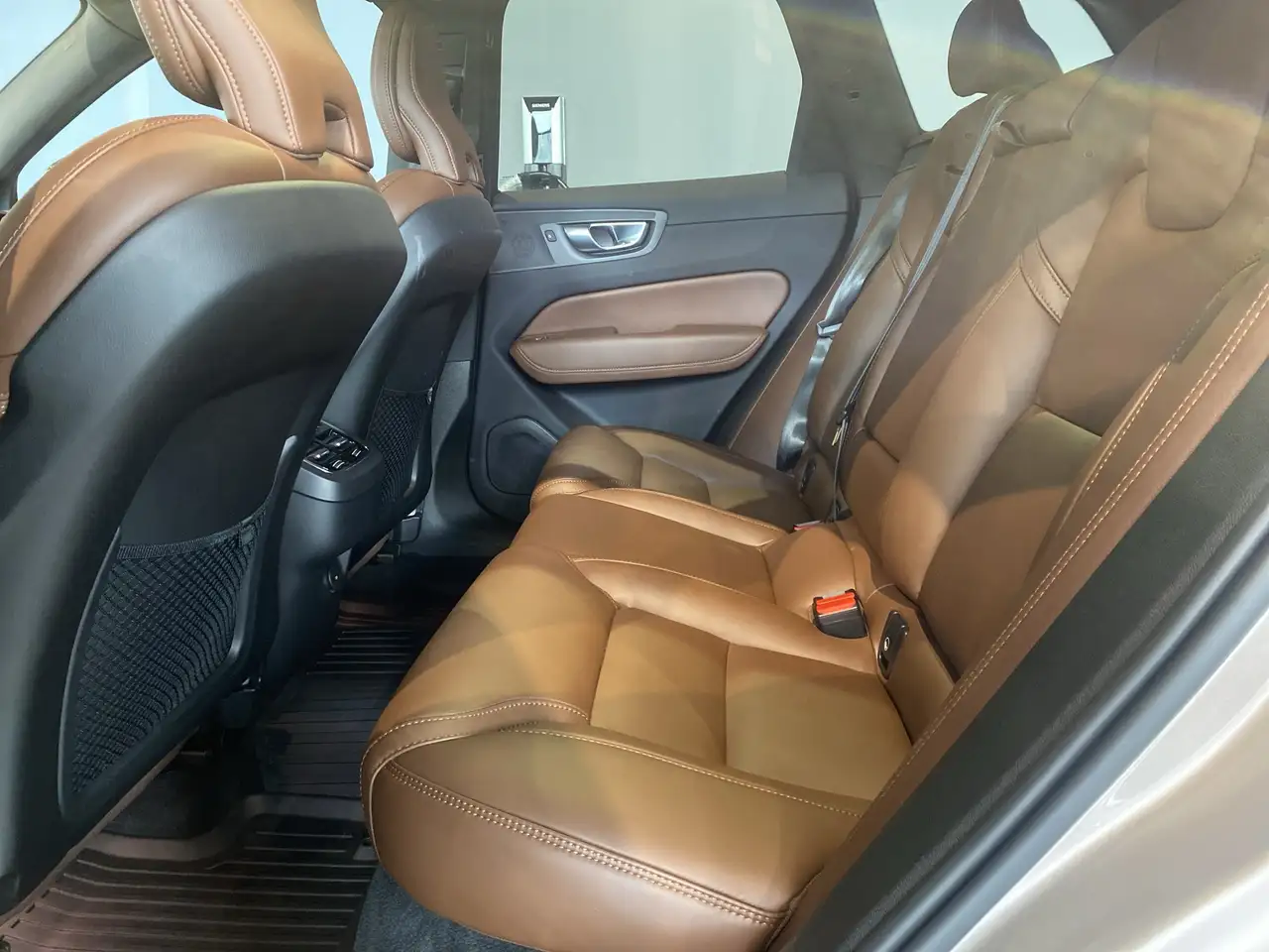 Volvo XC60 снимка Volvo XC60