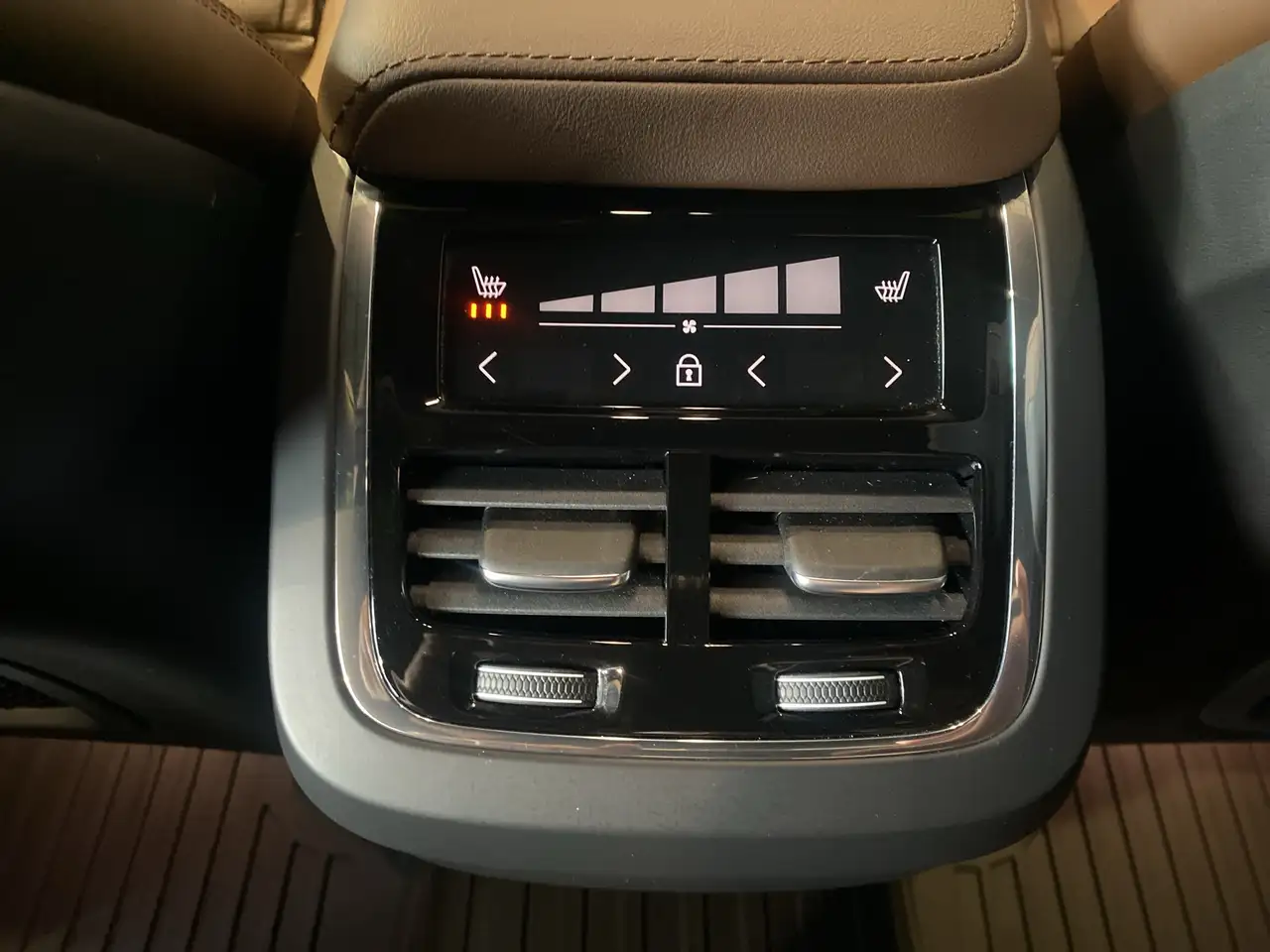 Volvo XC60 снимка Volvo XC60