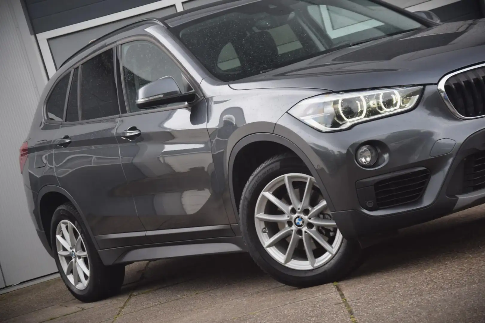 BMW X1 SDrive18i Executive Gris - 2