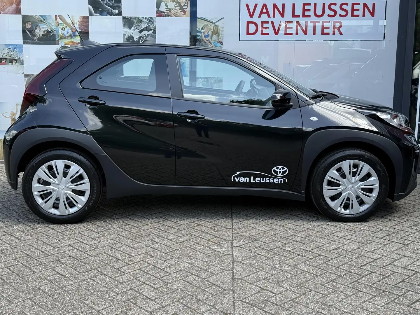 Toyota Aygo X PLAY AUTOMAAT AD-CRUISE EL-RAMEN AIRCO PARKEERCAME Noir - 2