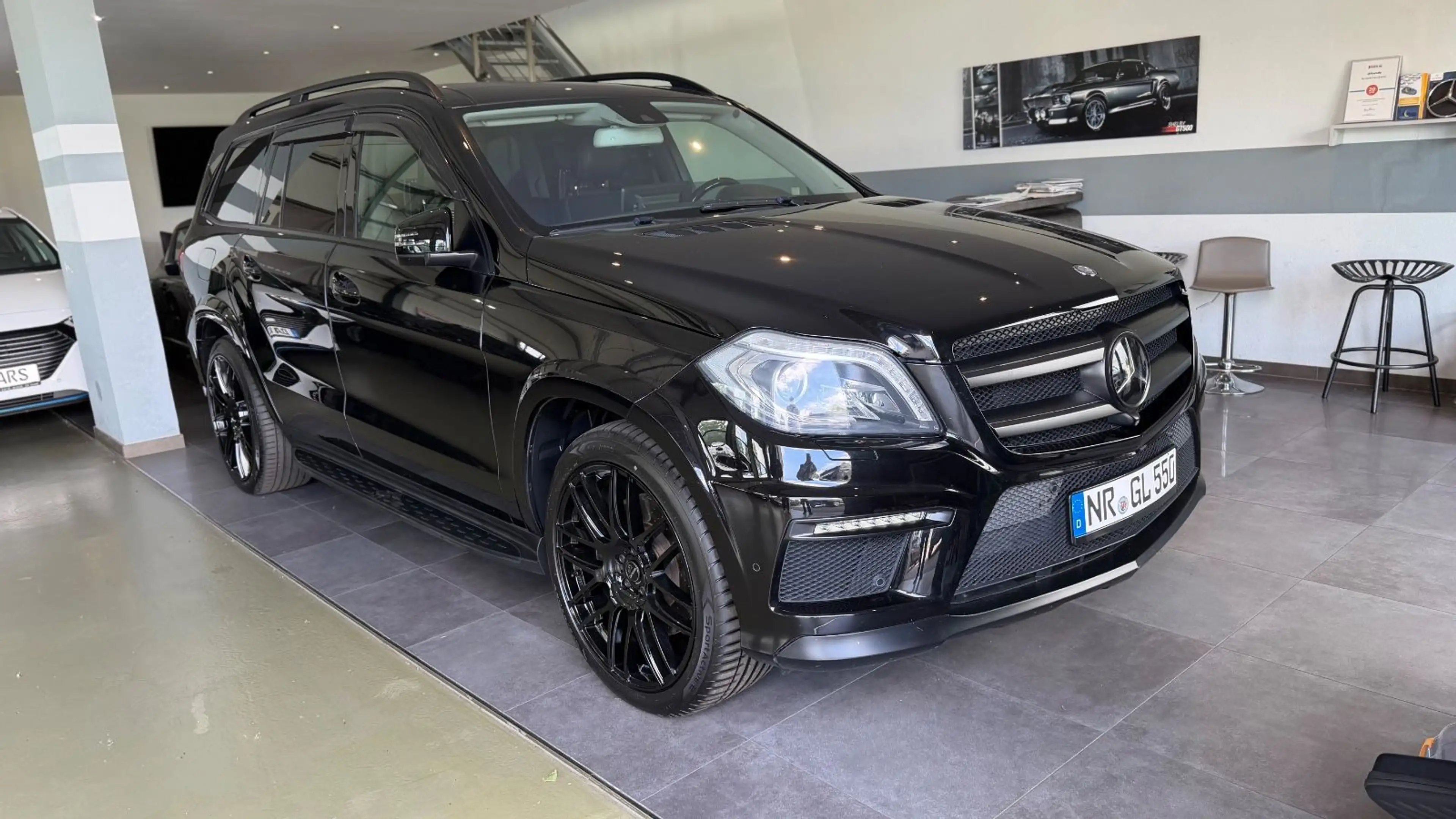 Mercedes-Benz GL 500 GL-500 4Matic Navi+Camera/Panorama/2xDVD/AHK/22Z