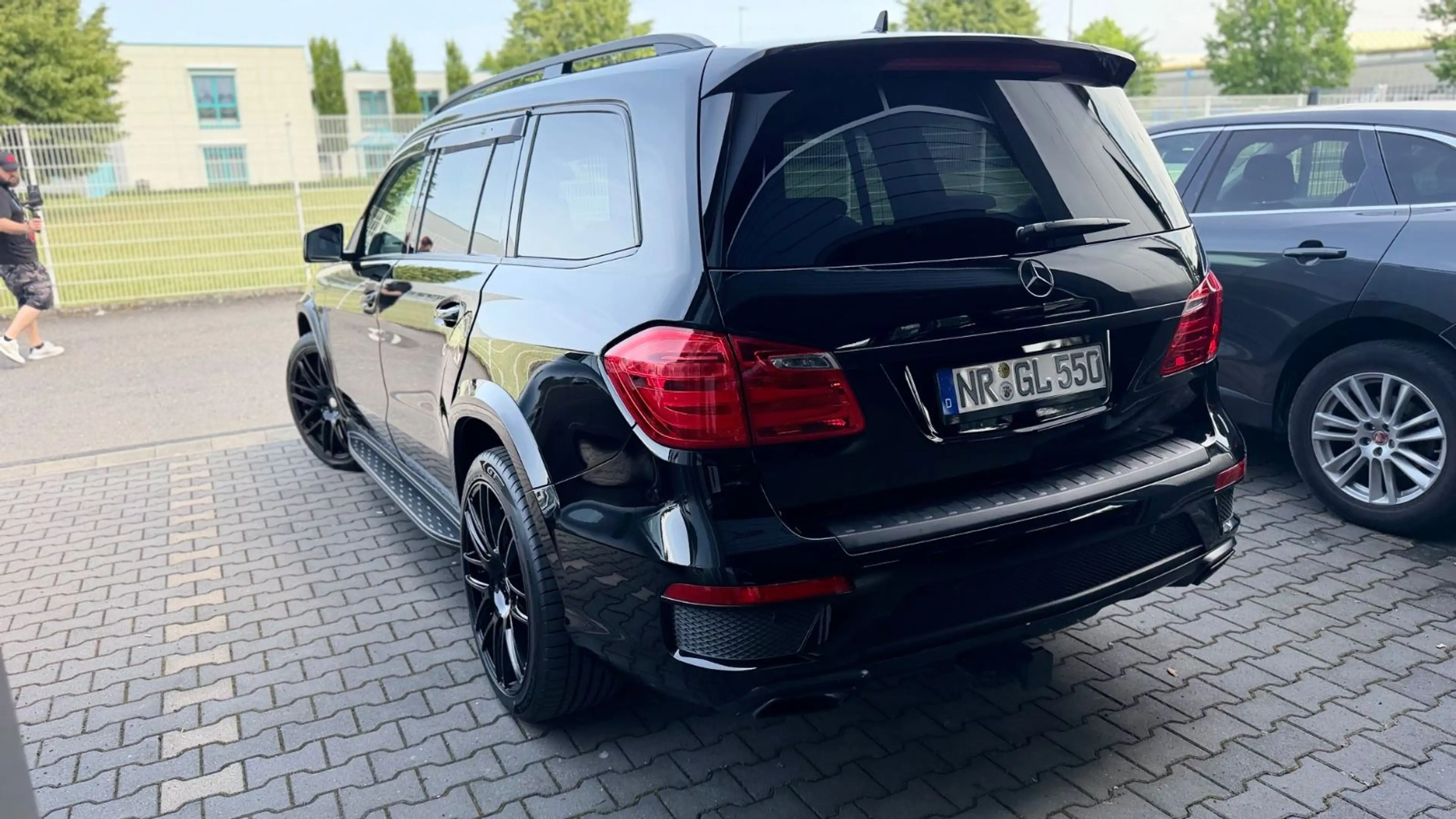 Mercedes-Benz GL 500 GL-500 4Matic Navi+Camera/Panorama/2xDVD/AHK/22Z — photo 11
