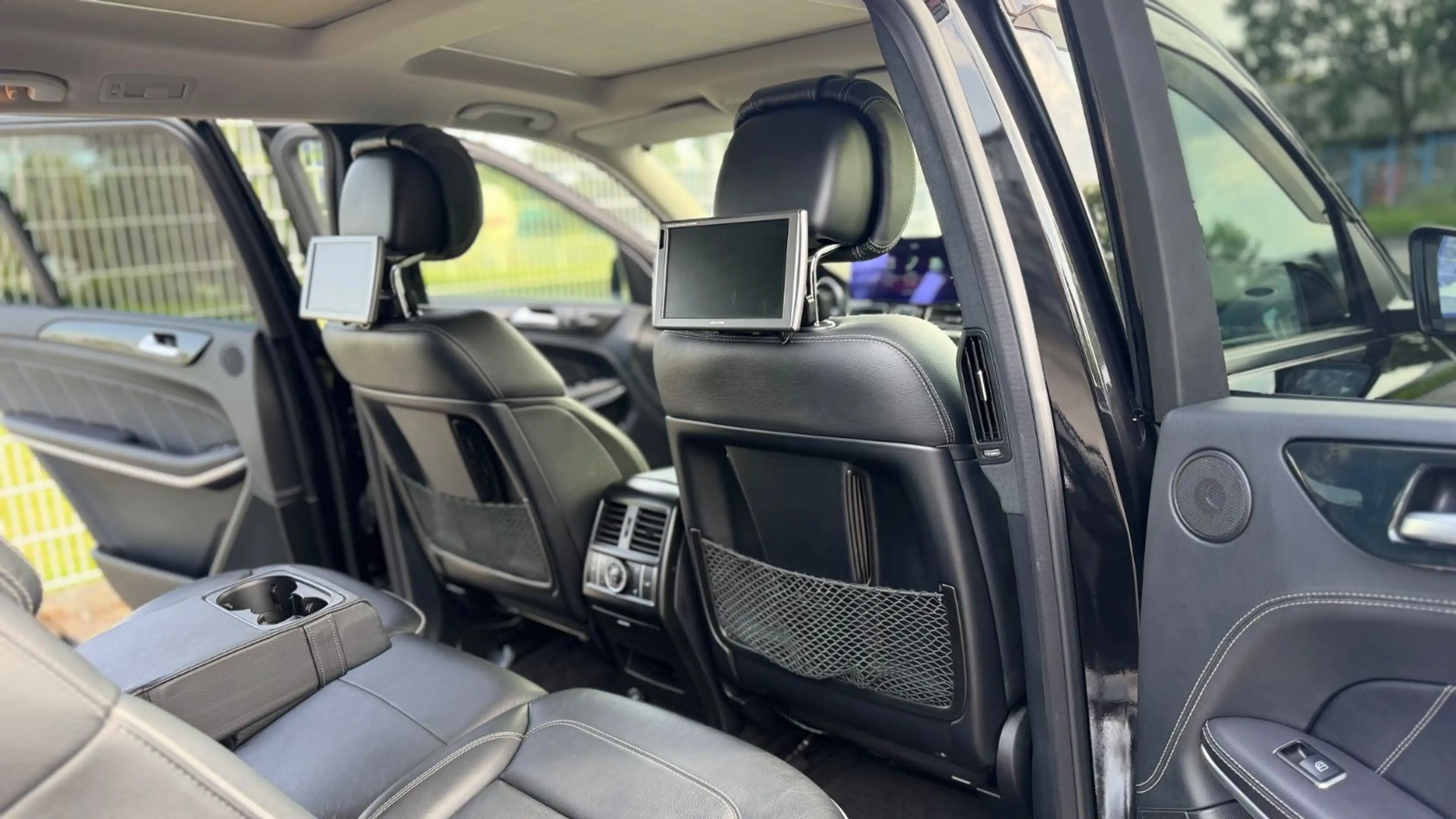 Mercedes-Benz GL 500 GL-500 4Matic Navi+Camera/Panorama/2xDVD/AHK/22Z — photo 8