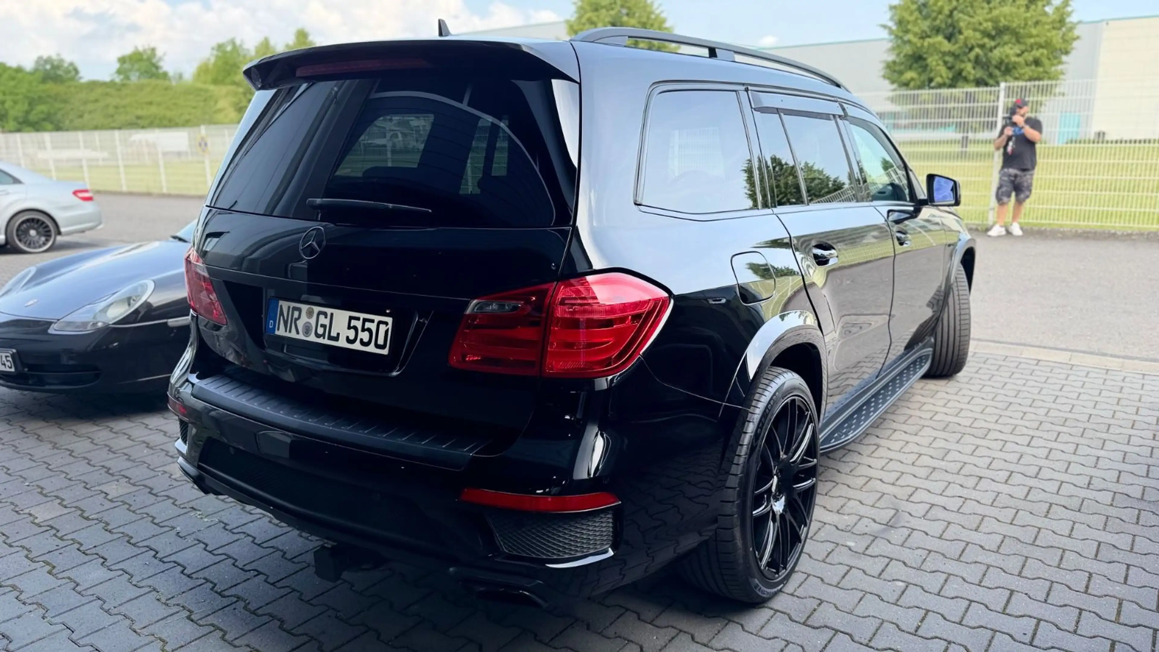 Mercedes-Benz GL 500 GL-500 4Matic Navi+Camera/Panorama/2xDVD/AHK/22Z — photo 10