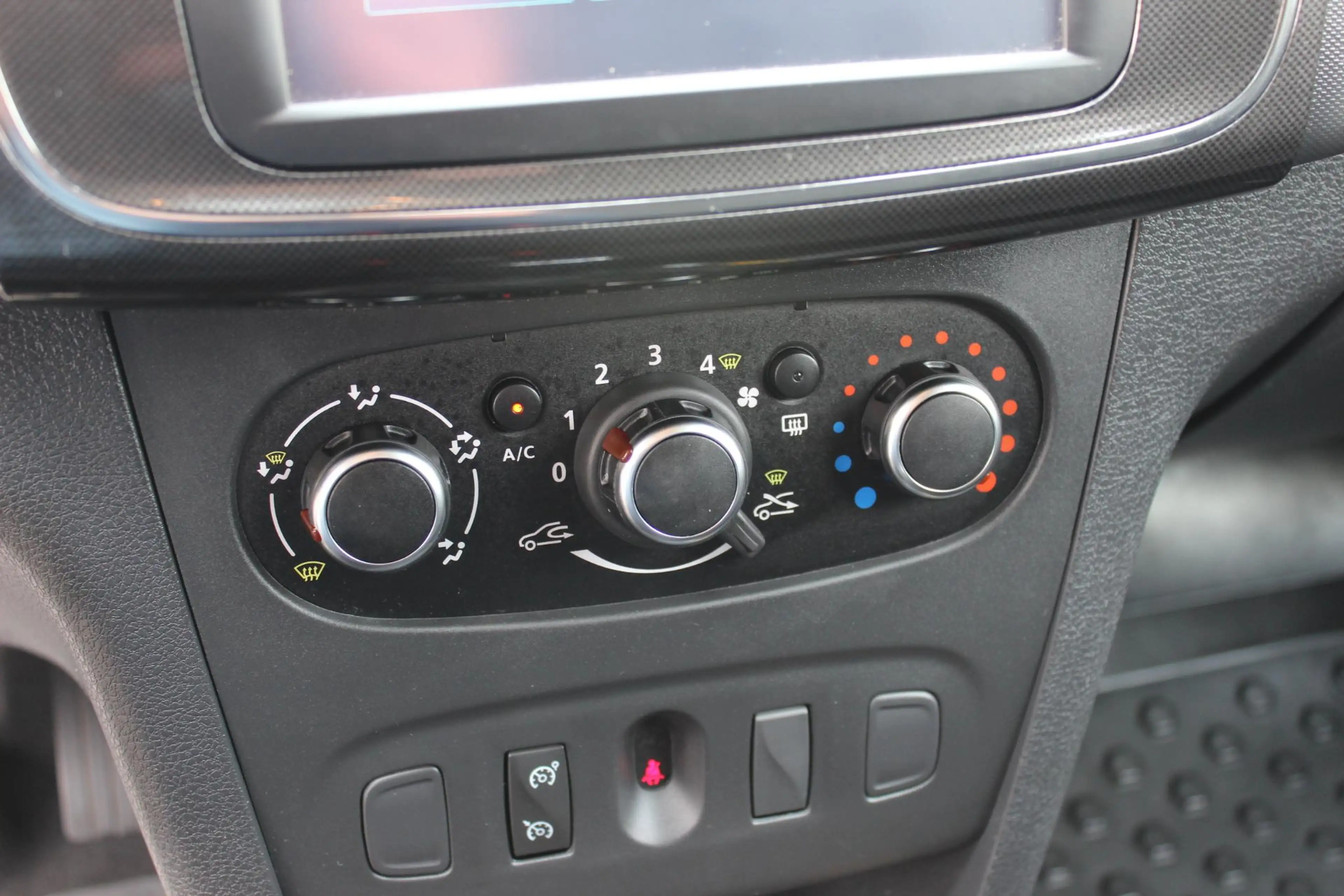 Dacia Logan MCV 0.9 TCe Automaat Laureate — photo 7