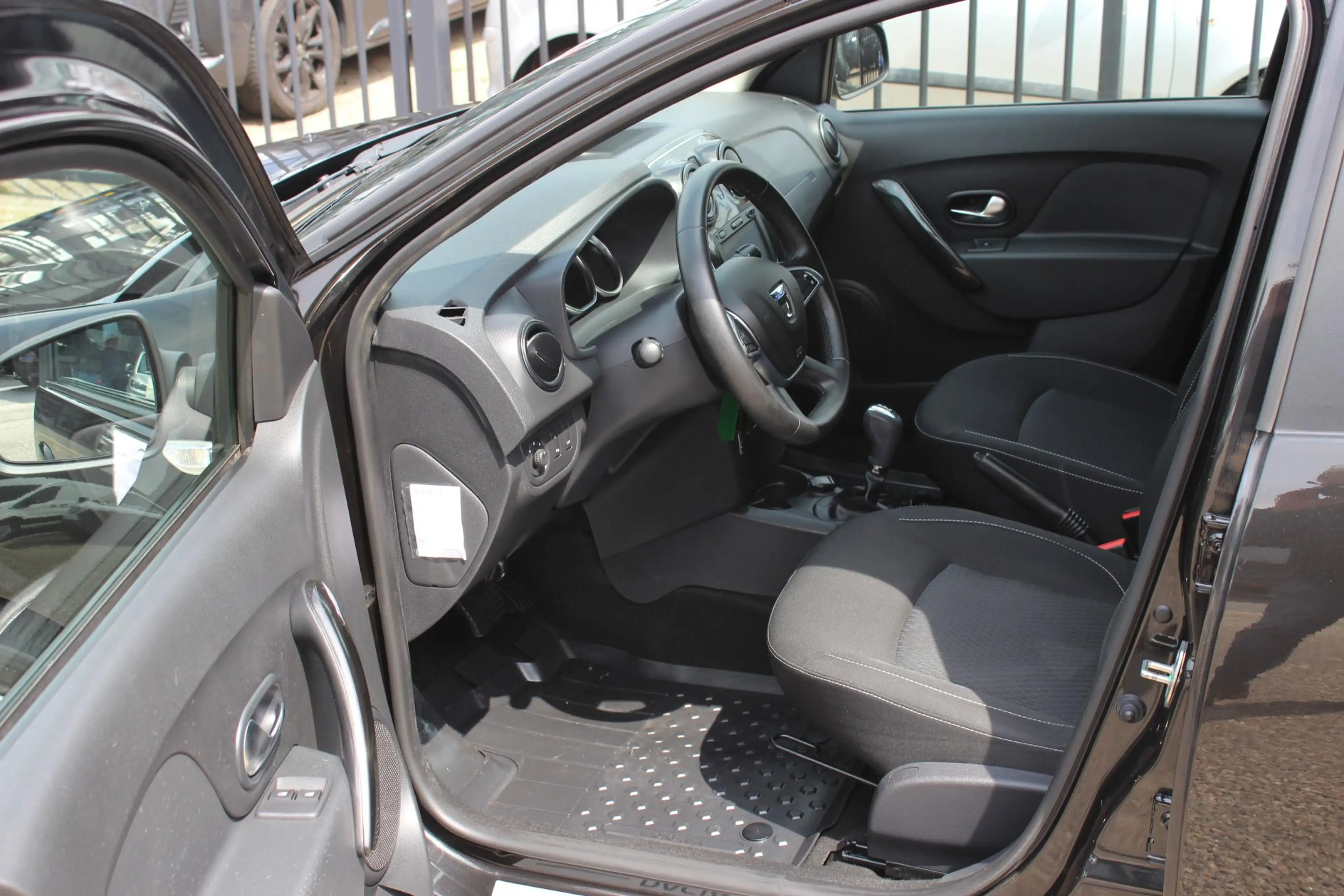Dacia Logan MCV 0.9 TCe Automaat Laureate — photo 3
