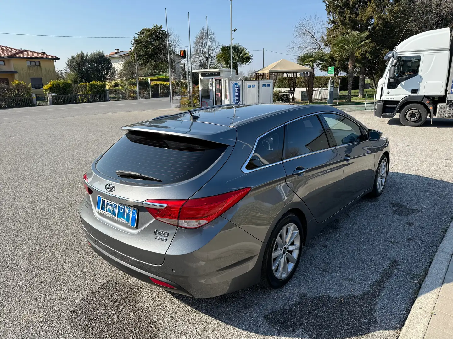 Hyundai i40 i40 I 2012 WagonWagon 1.7 crdi Comfort 136cv Szürke - 1