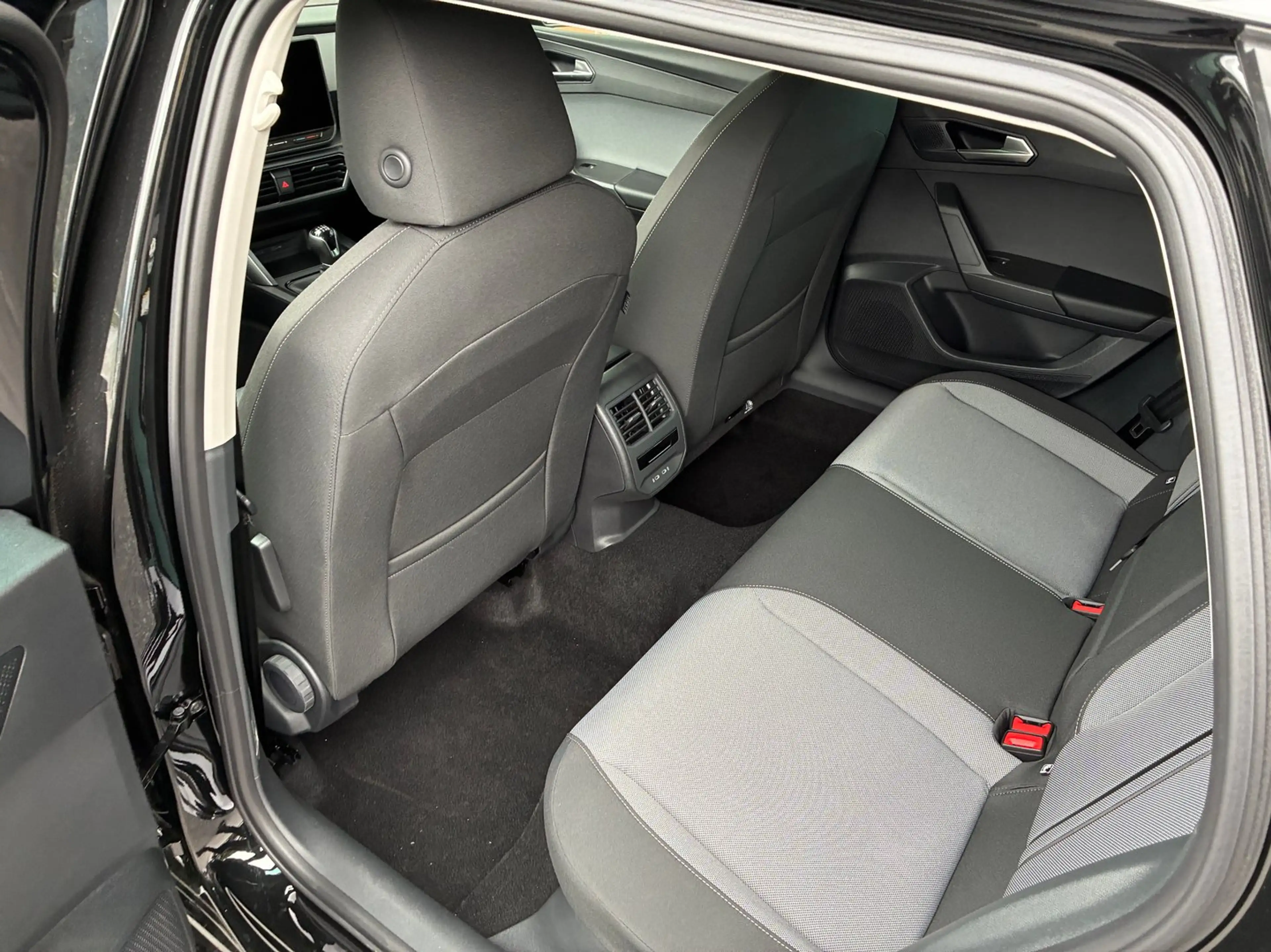 SEAT Leon Style Edition 1.5TSI 115PS — photo 12