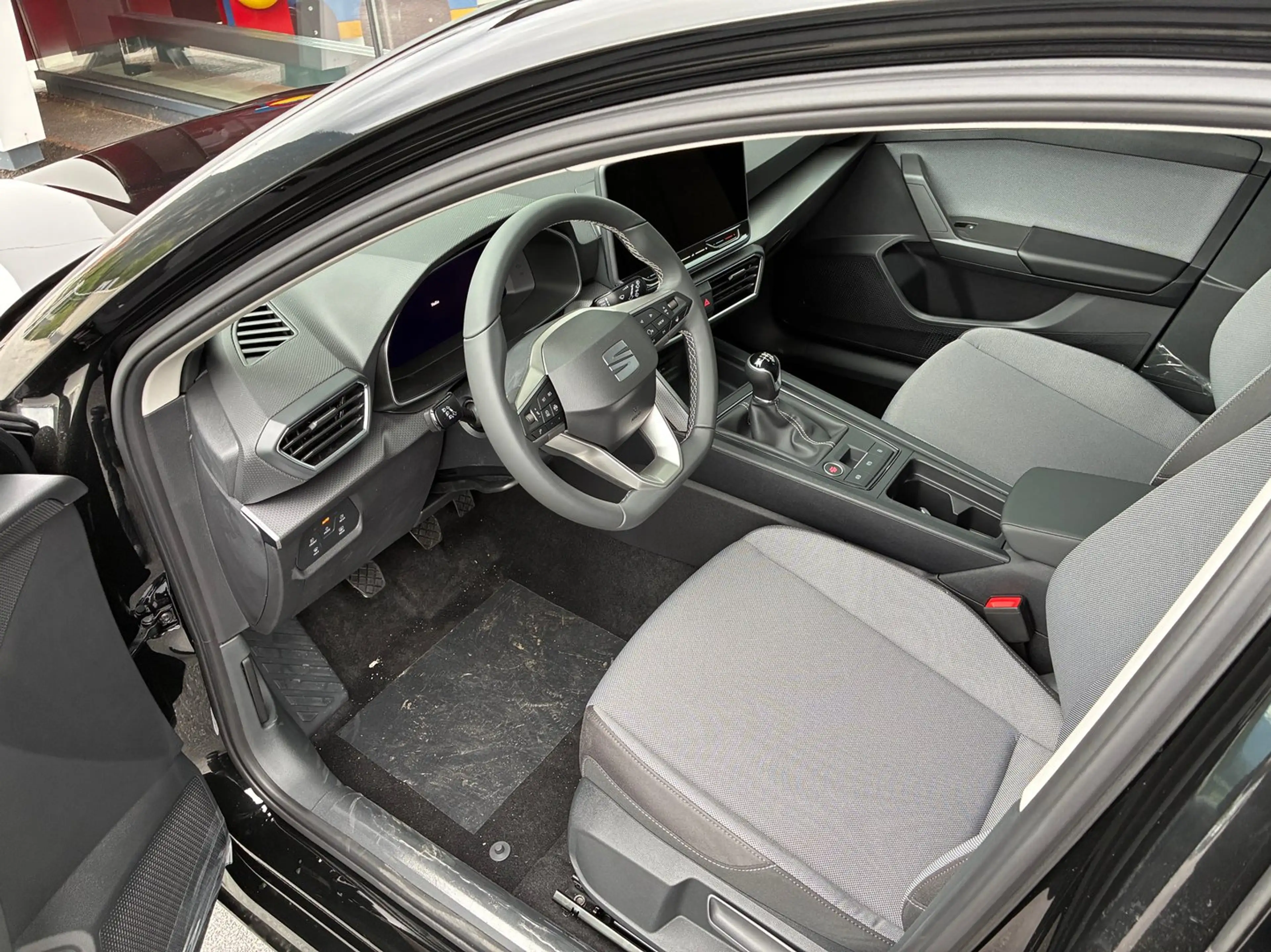 SEAT Leon Style Edition 1.5TSI 115PS — photo 11