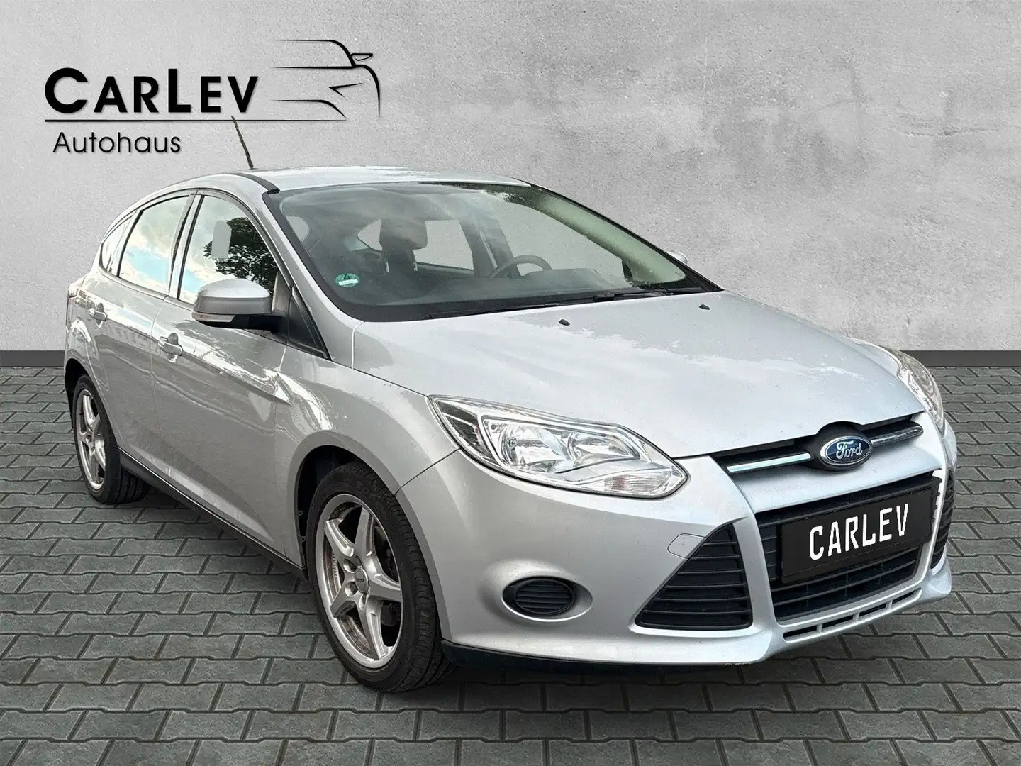 Ford Focus Zahnriemen neu TÜV neu LM Felgen Silber - 1