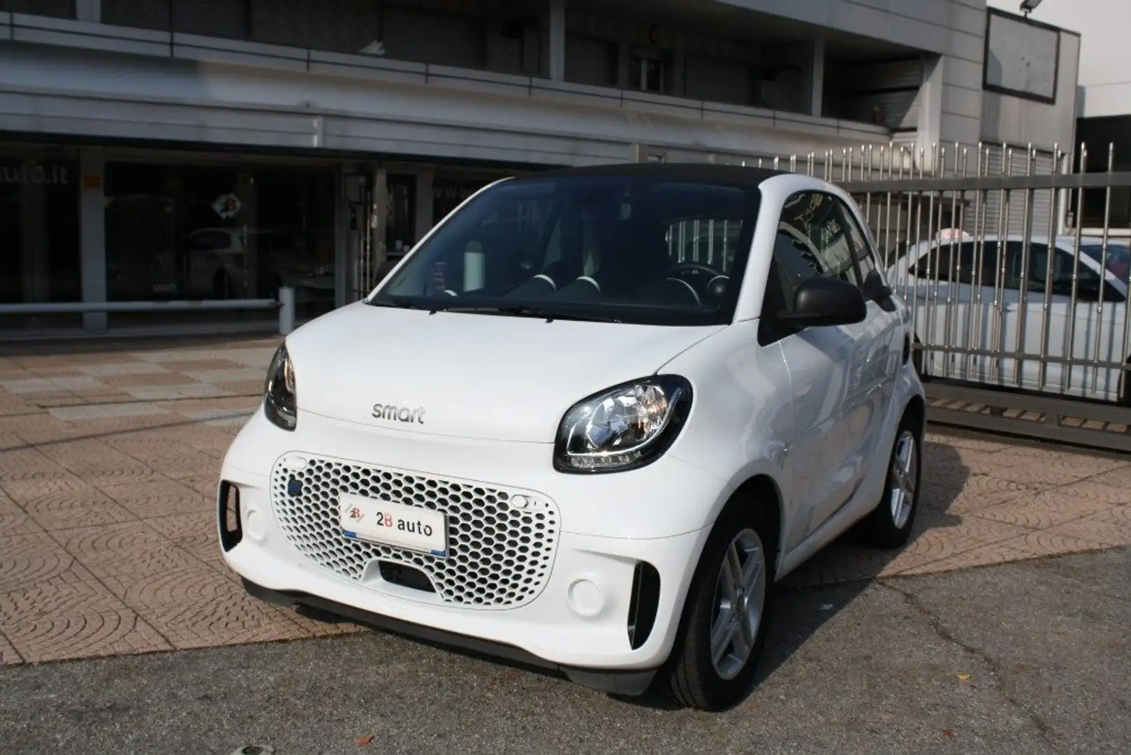 smart forTwo EQ Bluedawn (22kW) Bianco - 1