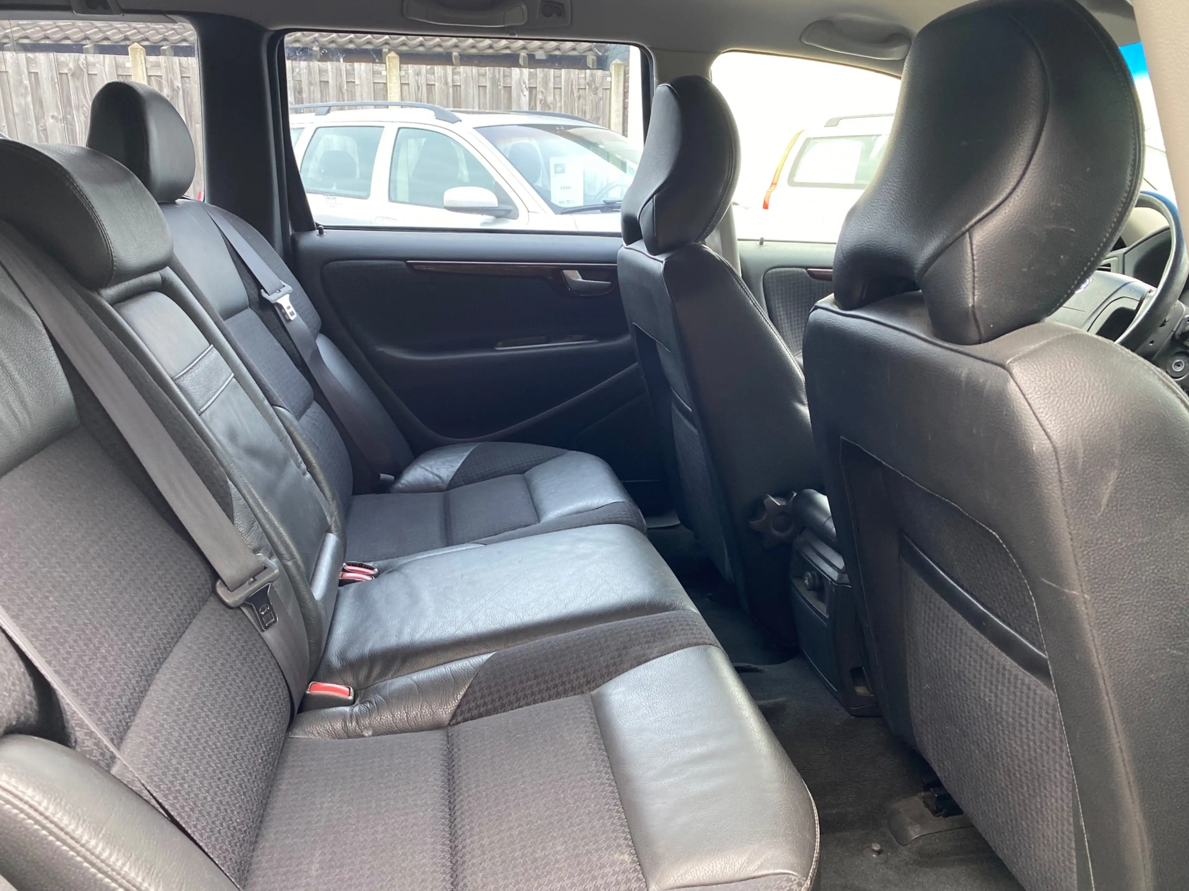 Volvo V70 2.4 Comfort Line 170PK Automaat — photo 9