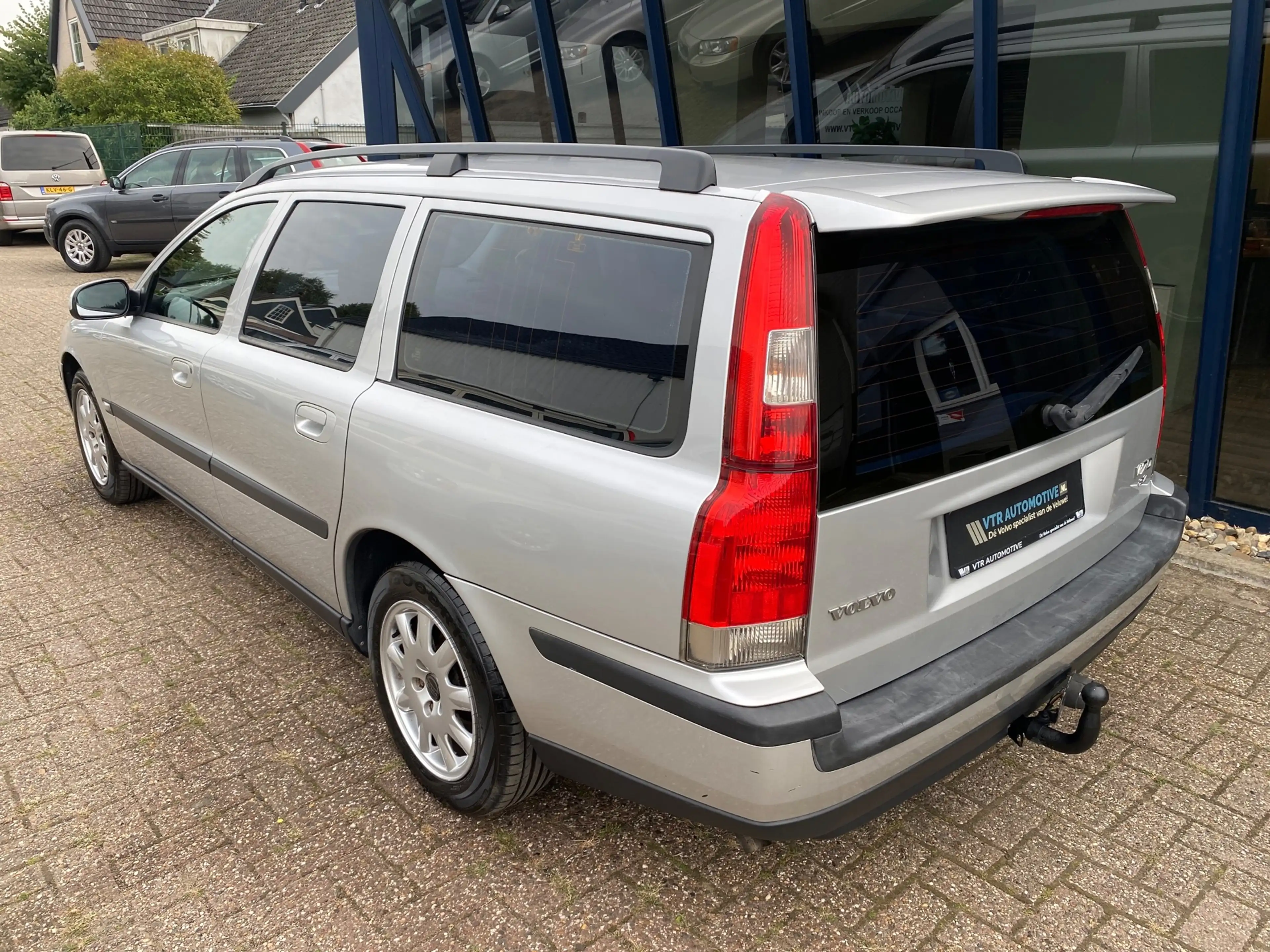 Volvo V70 2.4 Comfort Line 170PK Automaat — photo 2