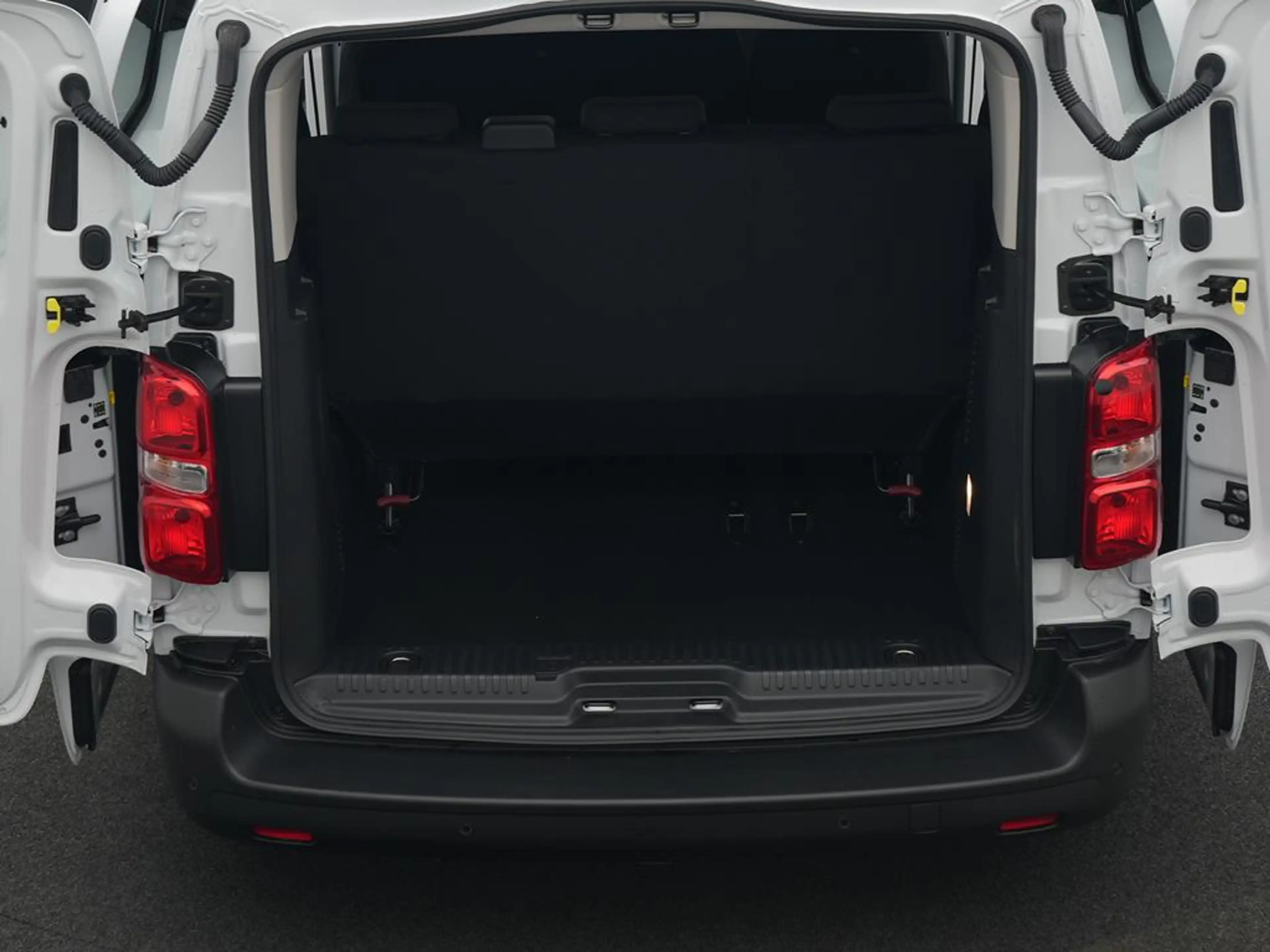 Peugeot Expert Kombi L2 Diesel 180 EAT8 8-Sitzer — photo 9