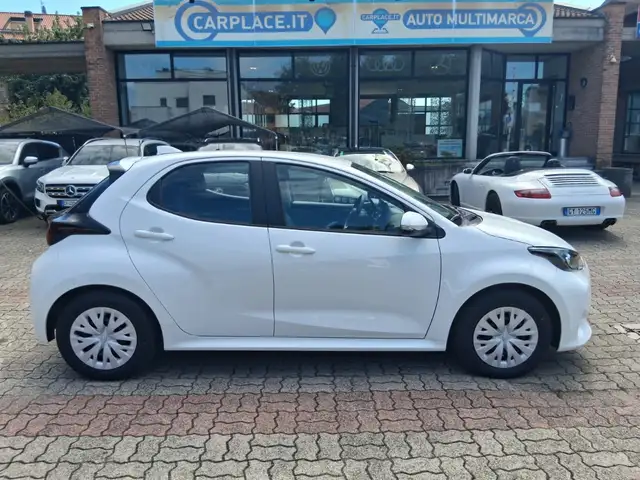 Toyota Yaris view 4