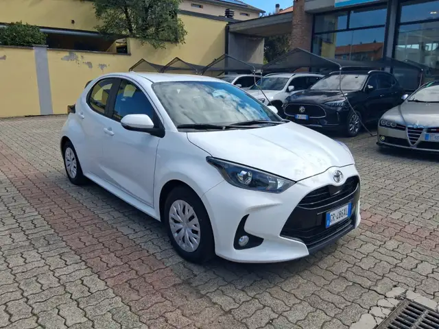 Toyota Yaris view 3