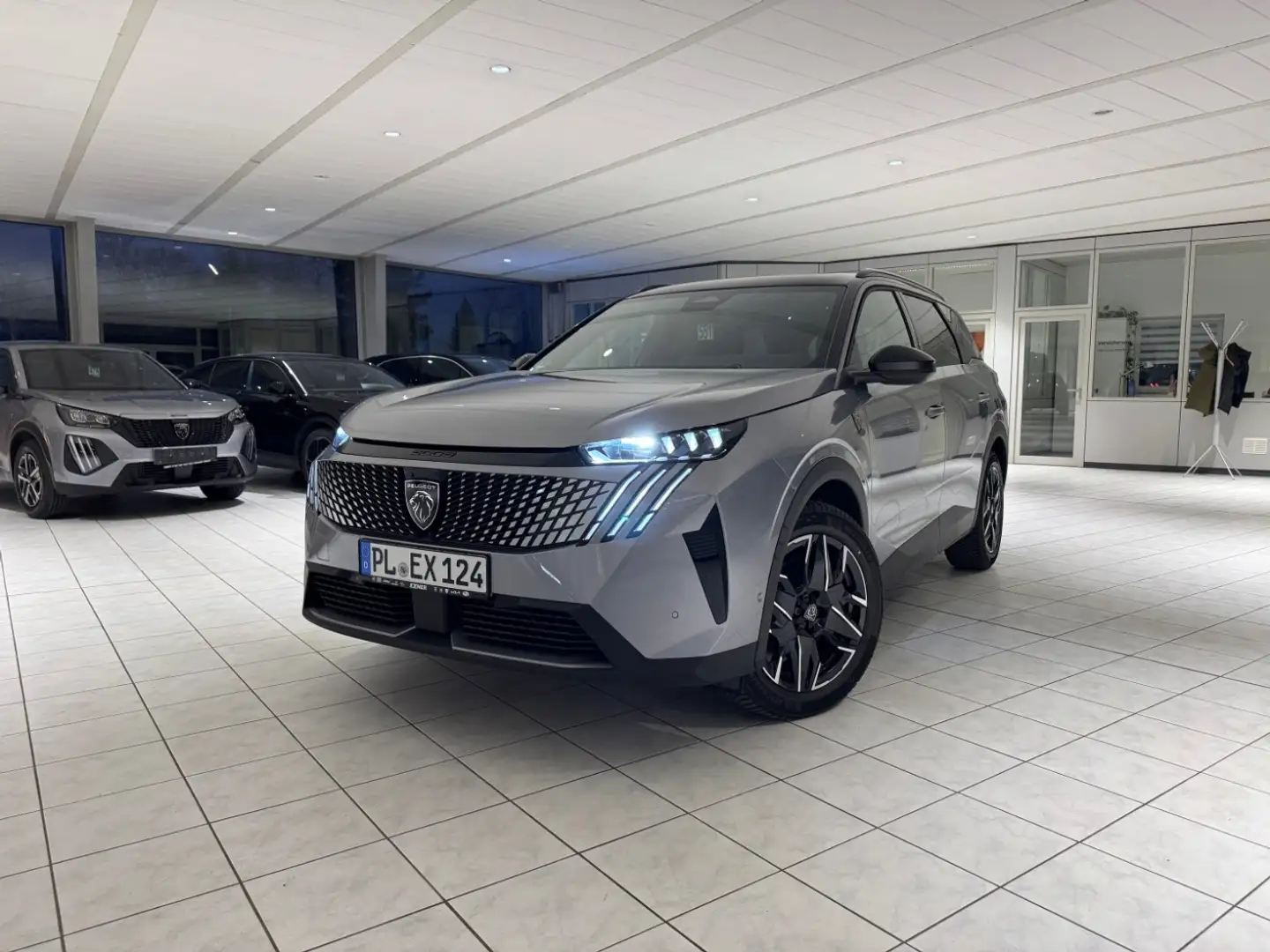 Peugeot 5008 GT Panoramaglasdach, Allwetterreifen Silber - 2