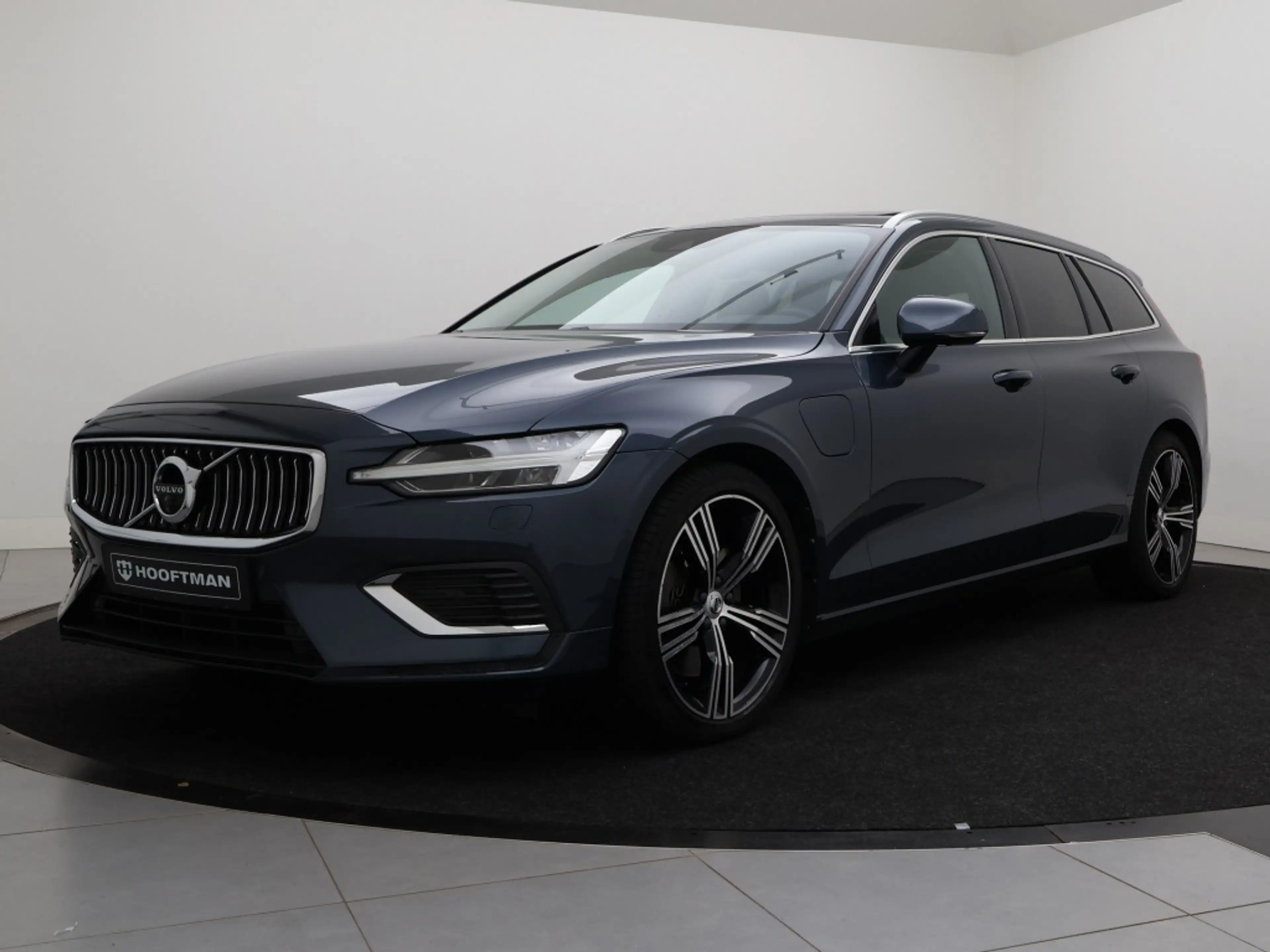 Volvo V60 T6 PLUG-IN HYBRID INSCRIPTION SCHUIFDAK 19INCH FUL — photo 2