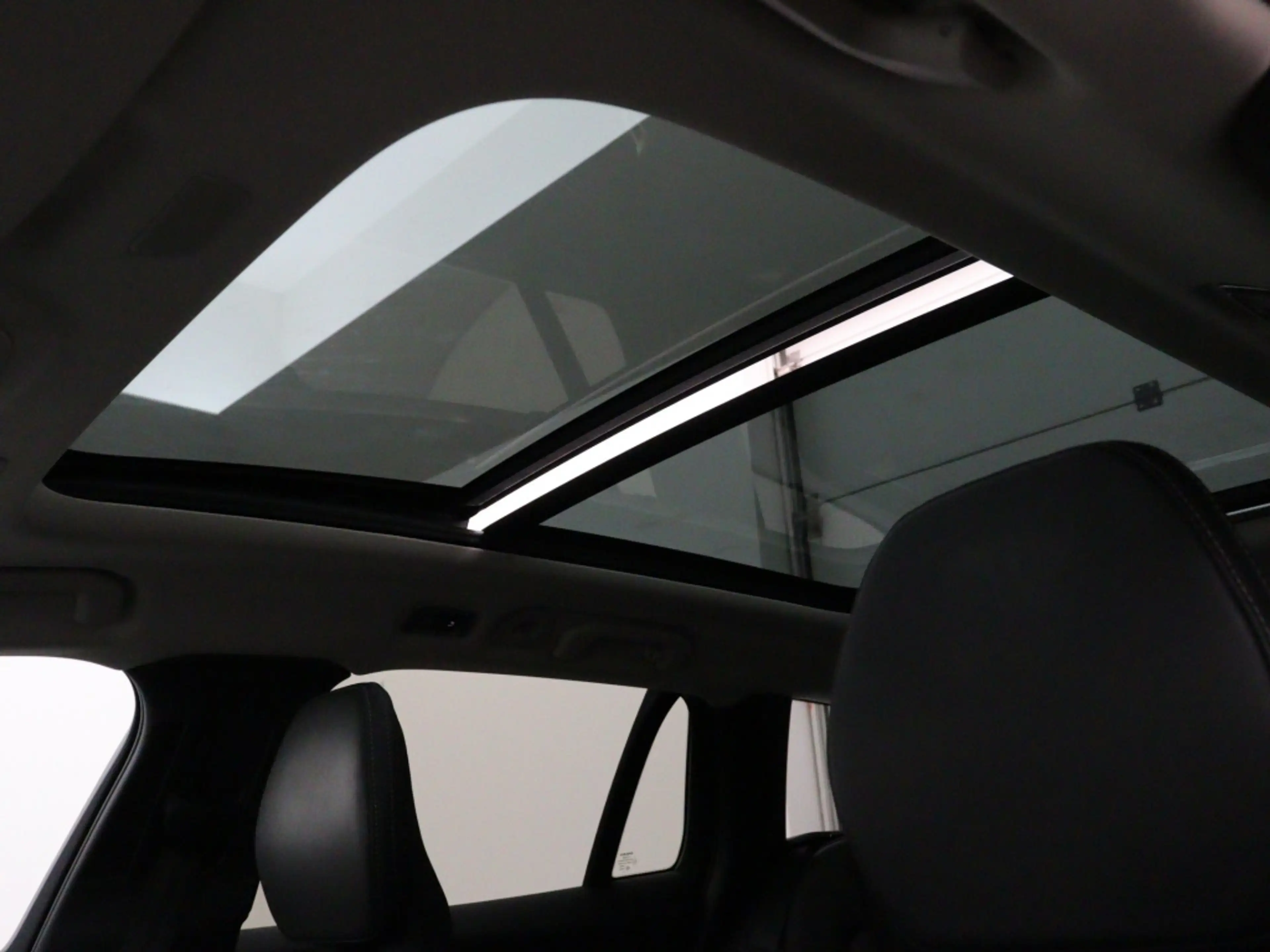 Volvo V60 T6 PLUG-IN HYBRID INSCRIPTION SCHUIFDAK 19INCH FUL — photo 12