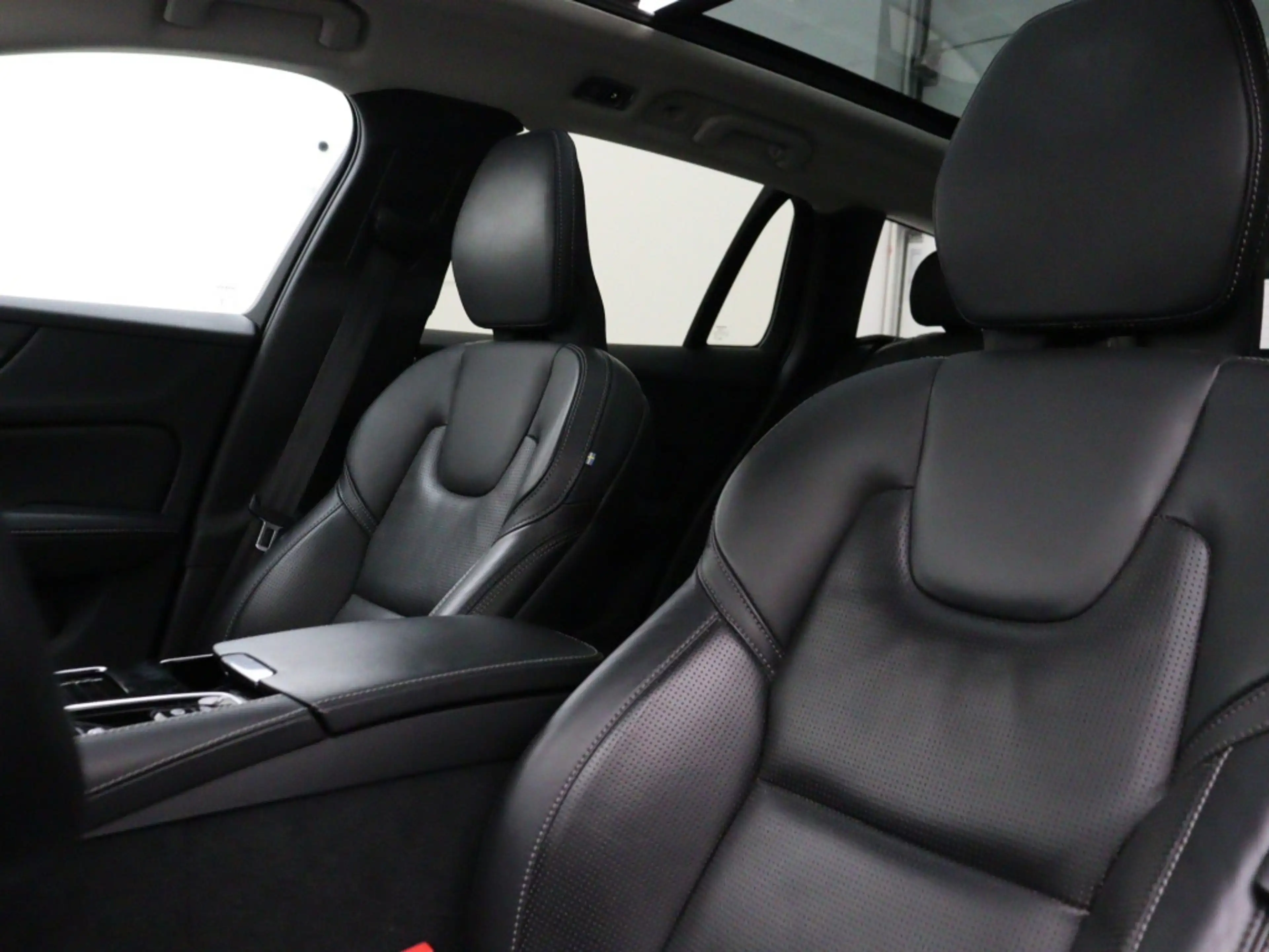 Volvo V60 T6 PLUG-IN HYBRID INSCRIPTION SCHUIFDAK 19INCH FUL — photo 11