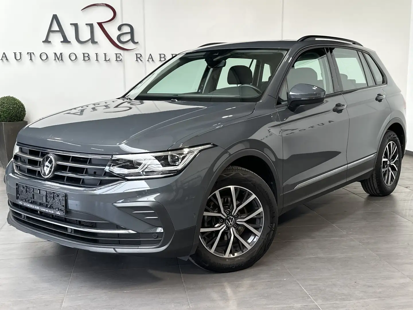 Volkswagen Tiguan 2.0 TDI DSG 4M Life NAV+LED+KAM+PANO+AHK Grau - 2
