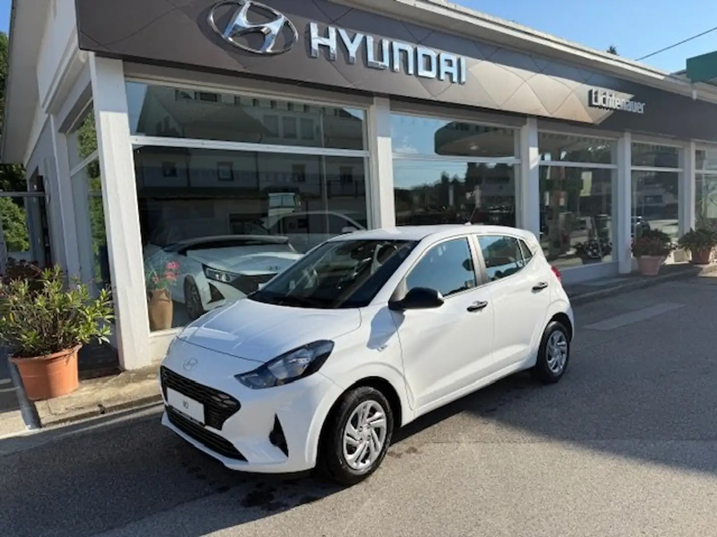 Hyundai i10 1,0 Smart Line Weiß - 1