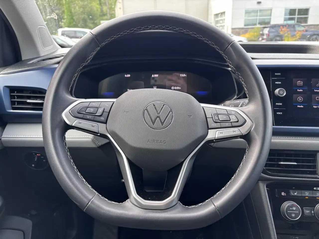 Volkswagen Taos снимка Volkswagen Taos
