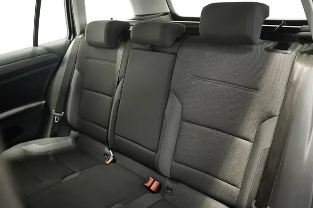 Volkswagen Golf view 10