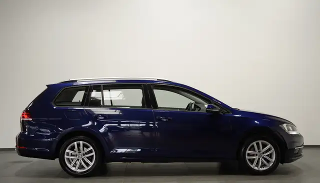 Volkswagen Golf view 4