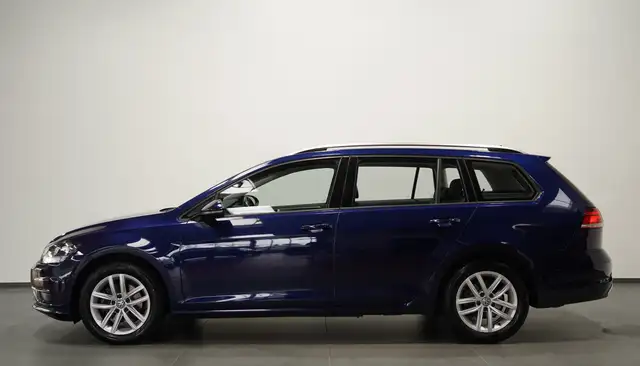 Volkswagen Golf view 3