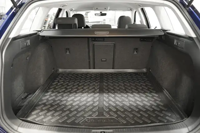 Volkswagen Golf view 11