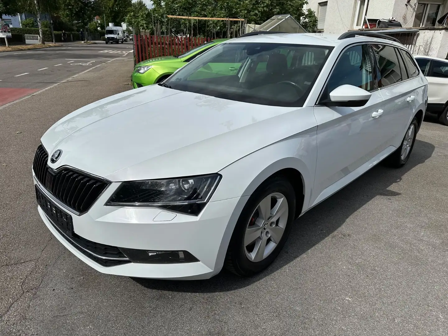 Skoda Superb 2.0 TDI Combi Ambition/ Navi/Bi-Xenon/ACC Wit - 2