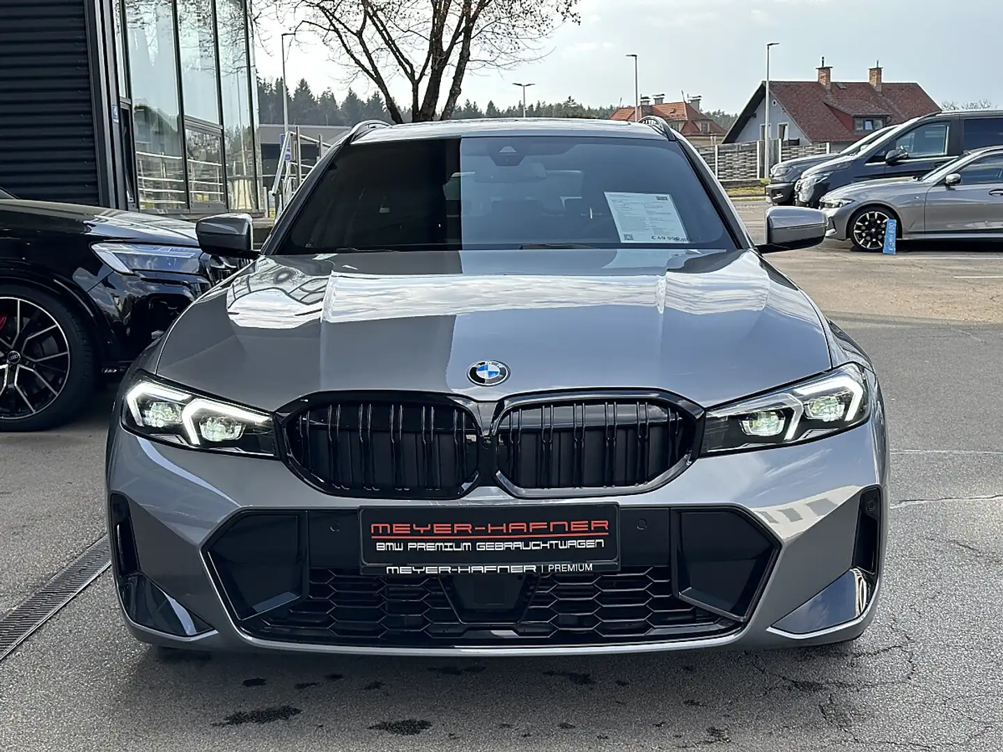 BMW 320 d xDrive Touring Aut. M-Paket, AHK, 19 Zoll, SZ... Grau - 2