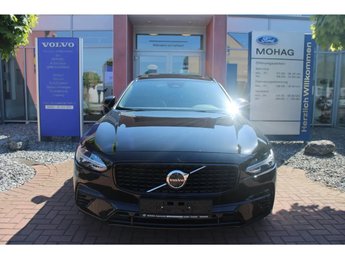 Volvo V90 T6 Plug-In Hybrid AWD Plus Dark mit Luftfw.,Panora Noir - 2