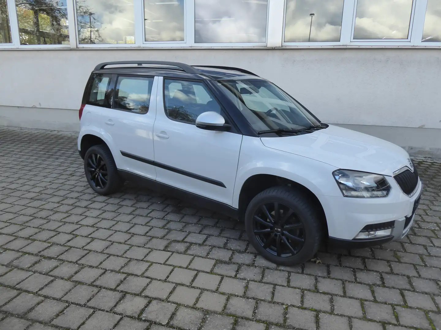 Skoda Yeti Yeti Outdoor 1.8 TSI 4x4 Ambition Weiß - 2