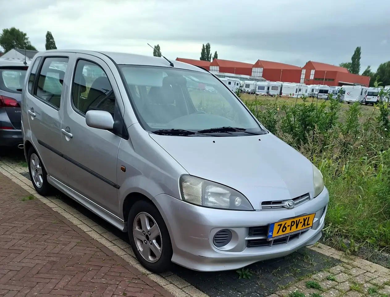 Daihatsu YRV