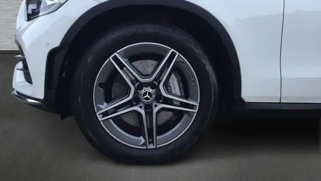 Mercedes-Benz GLC view 5