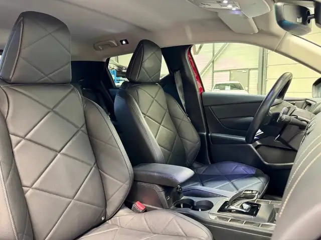 DS Automobiles DS 3 view 10