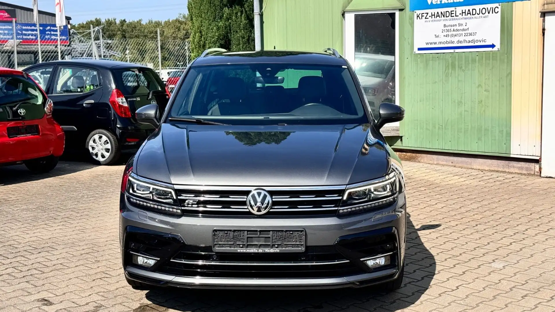Volkswagen Tiguan Highline R-line 2.0TDI/DSG/Navi/AHK/4M Gris - 2