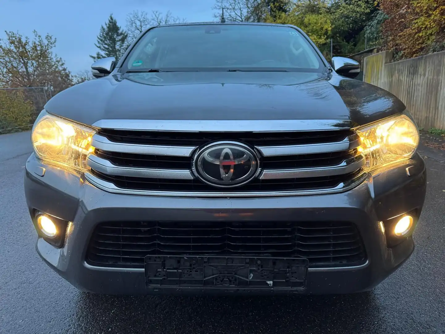 Toyota Hilux Double Cab Comfort 4x4 2.4 D *SHZ*AHK*HARD Gris - 2