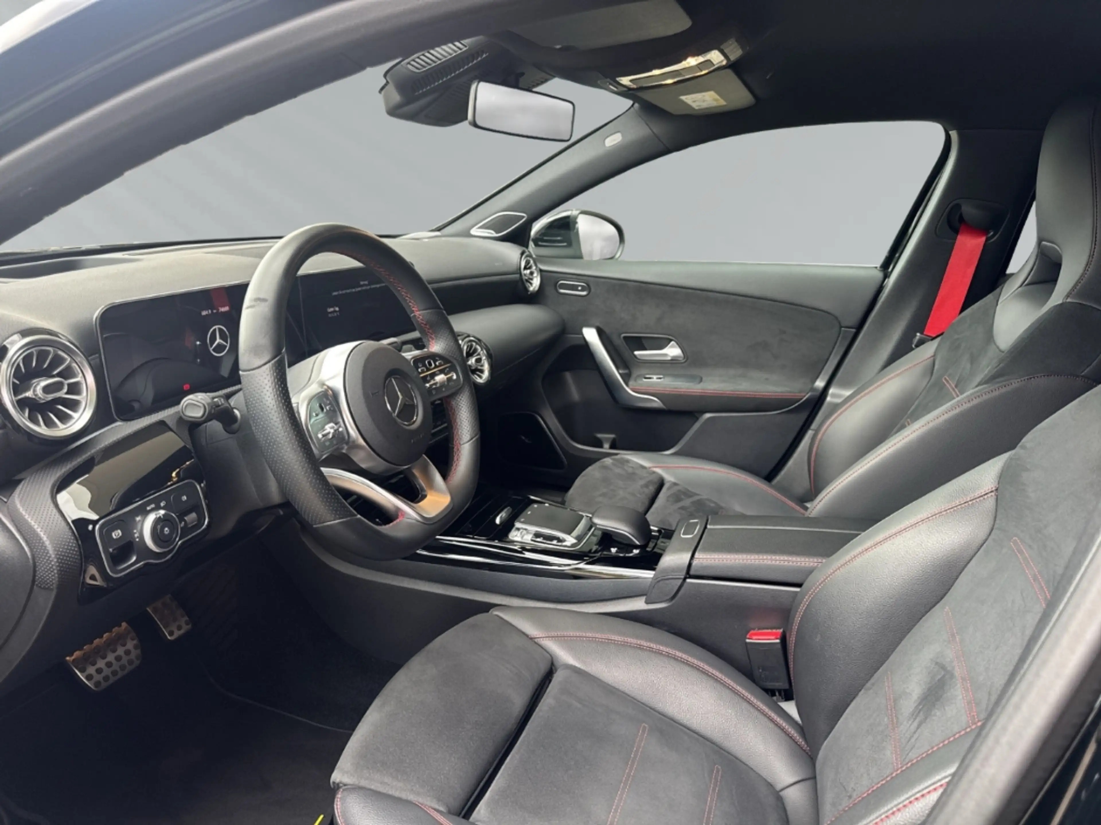 Mercedes-Benz A 35 AMG 4Matic/HUD/StandHZG/AHK/Burmester Sound — photo 4