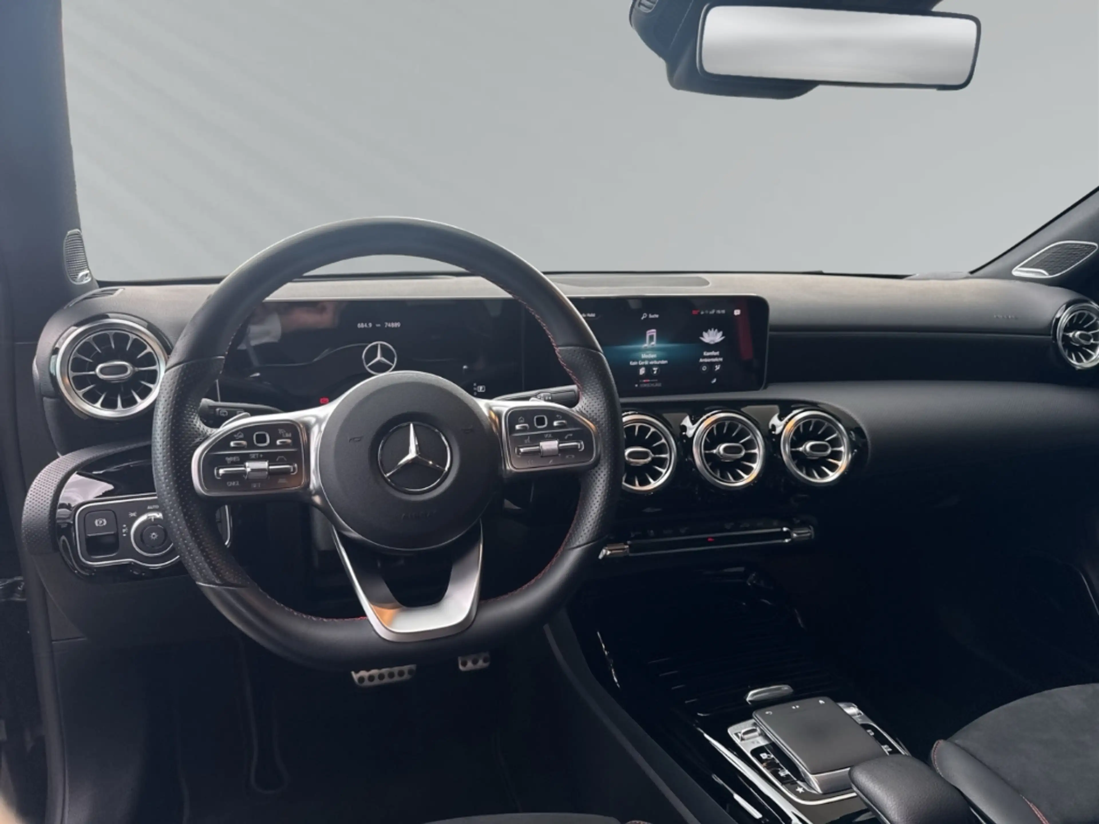 Mercedes-Benz A 35 AMG 4Matic/HUD/StandHZG/AHK/Burmester Sound — photo 5