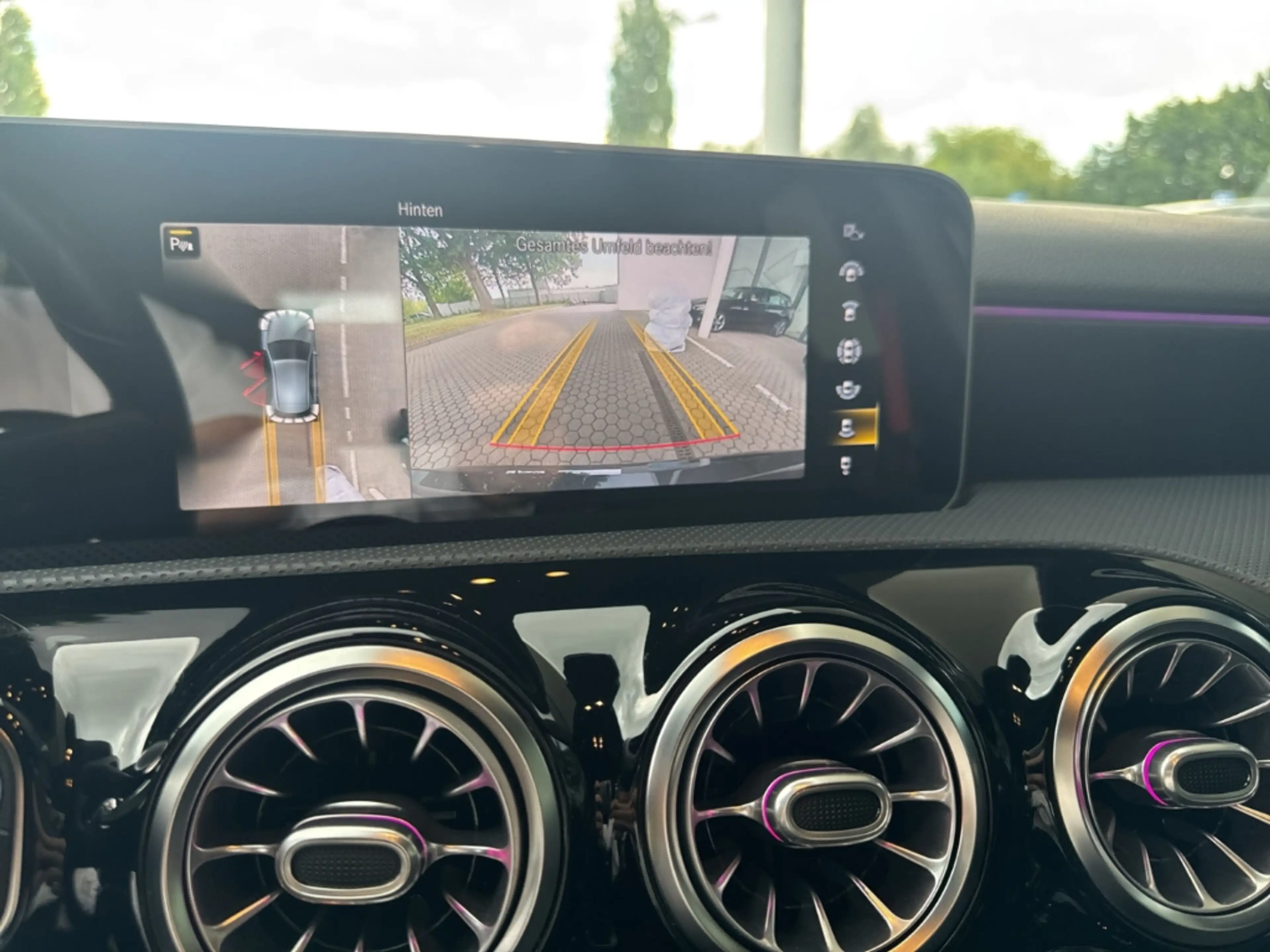 Mercedes-Benz A 35 AMG 4Matic/HUD/StandHZG/AHK/Burmester Sound — photo 10