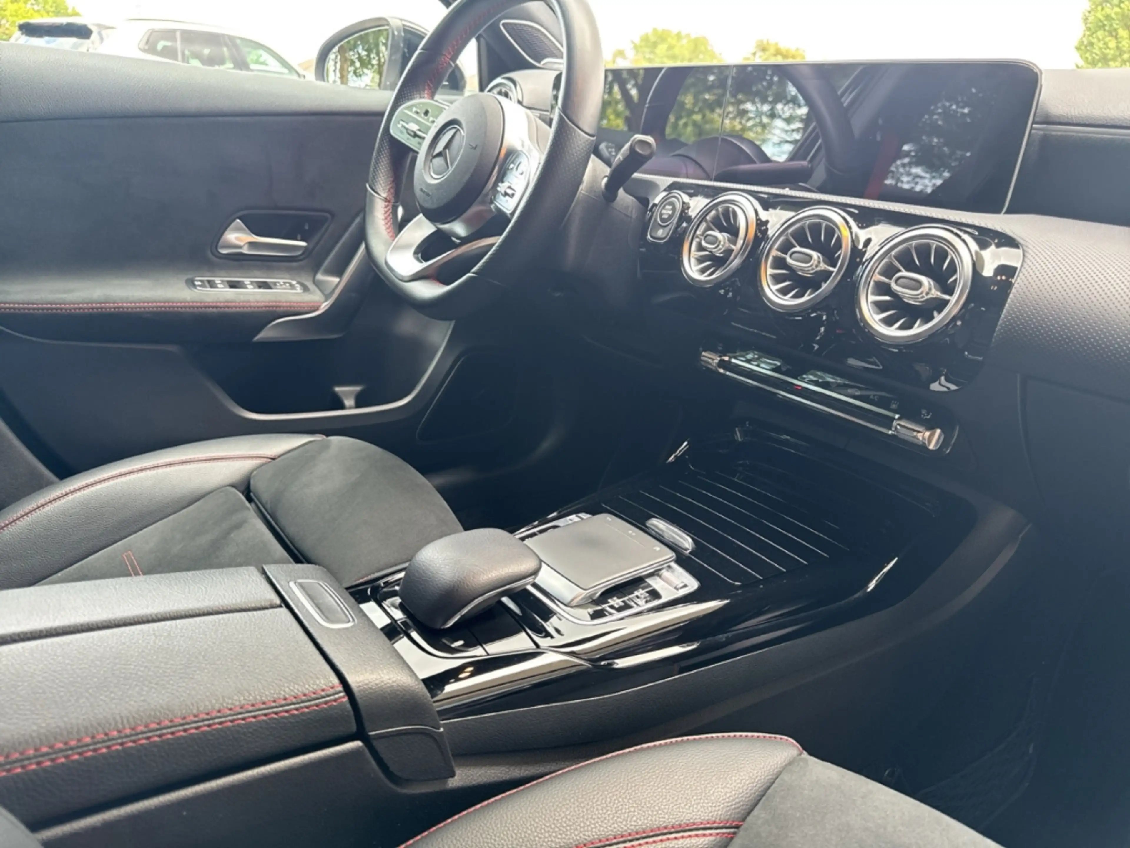Mercedes-Benz A 35 AMG 4Matic/HUD/StandHZG/AHK/Burmester Sound — photo 11
