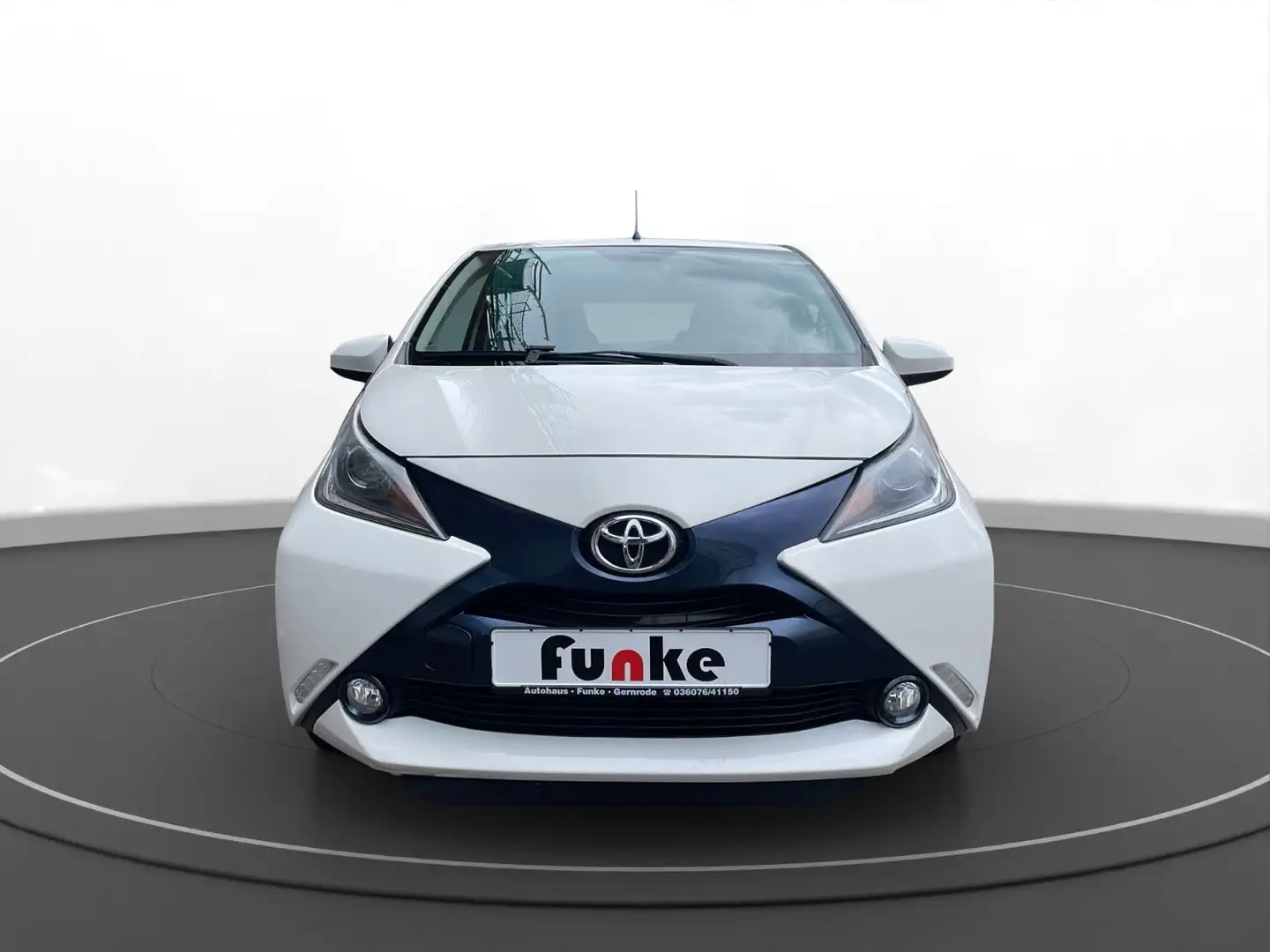 Toyota Aygo 1.0 x-play touch**KAMERA**TEMP** Weiß - 2