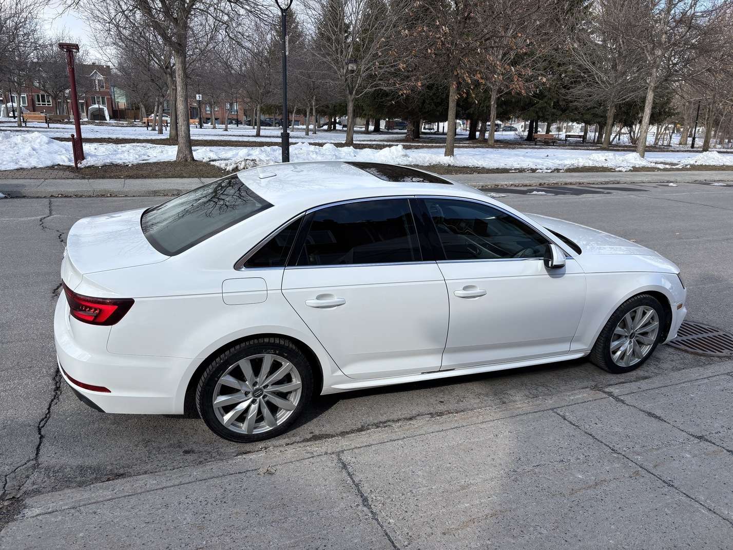 2018 Audi A4 2.0 TFSI quattro Komfort S tronic alt 2