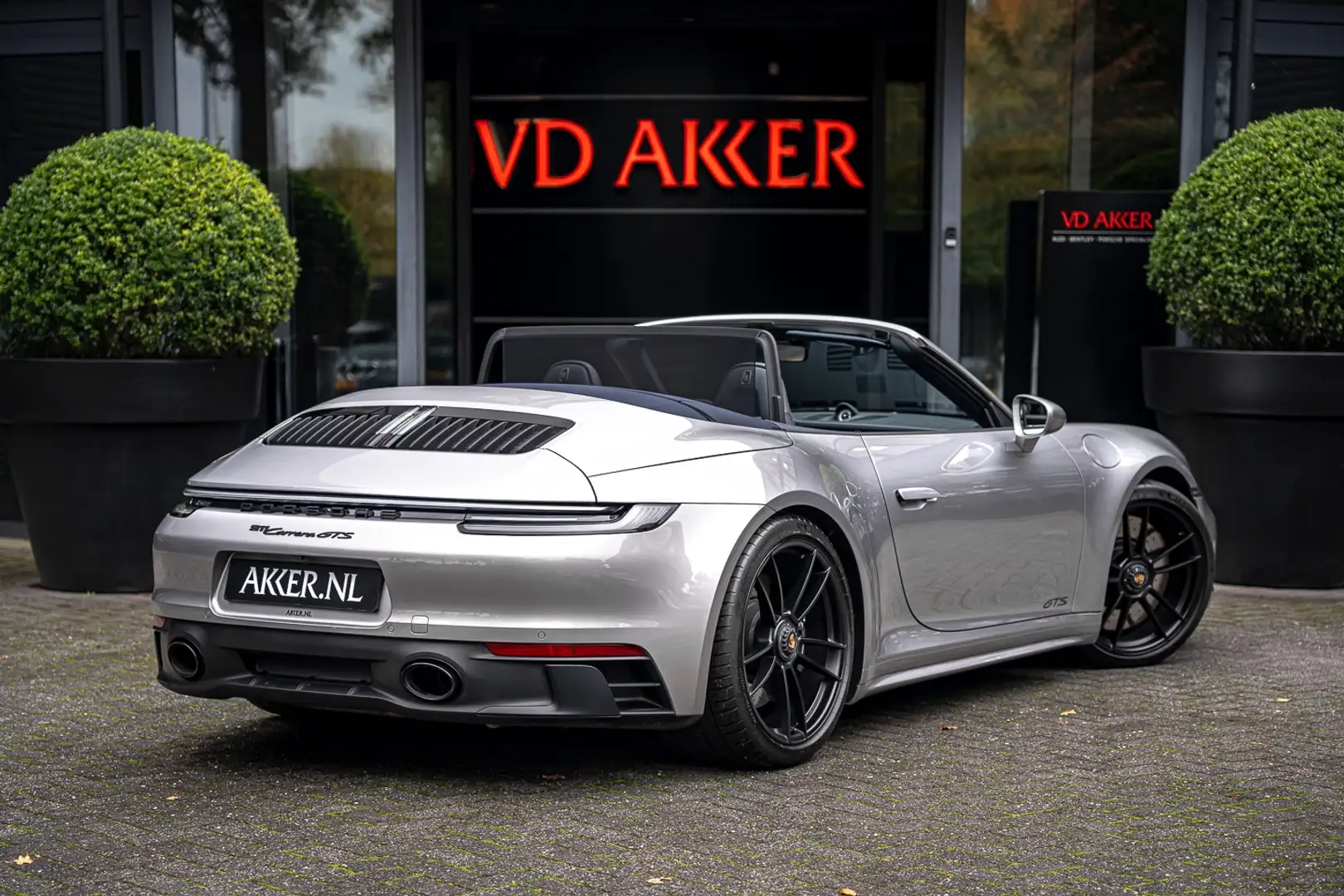 Porsche 992 992 GTS Cabriolet Burmester | Vierwielsturing | Le Gris - 2
