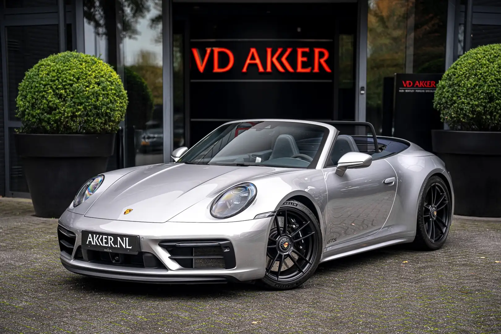 Porsche 992 992 GTS Cabriolet Burmester | Vierwielsturing | Le Gris - 1