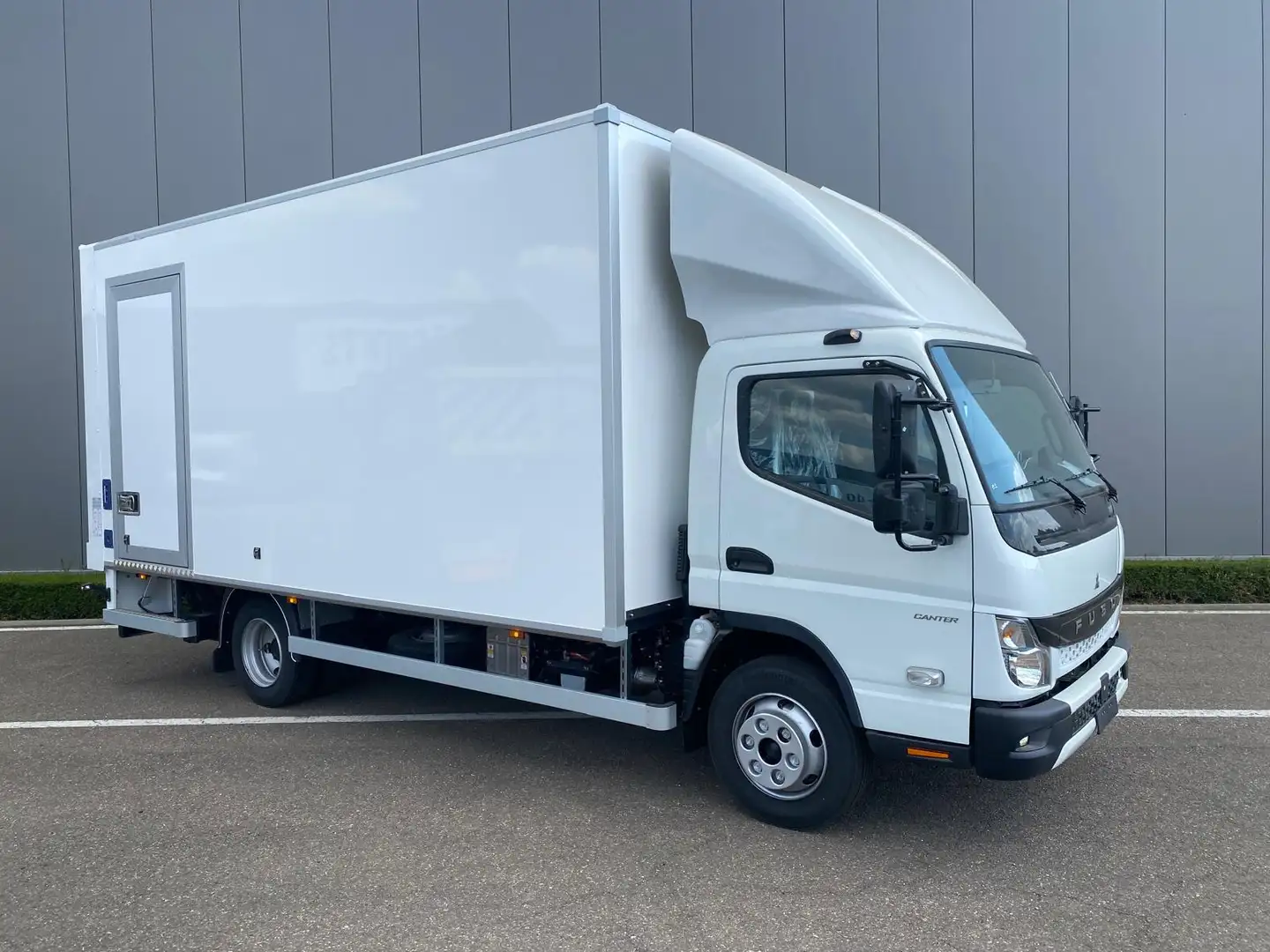 Mitsubishi Canter 7C 15 LWB Weiß - 2